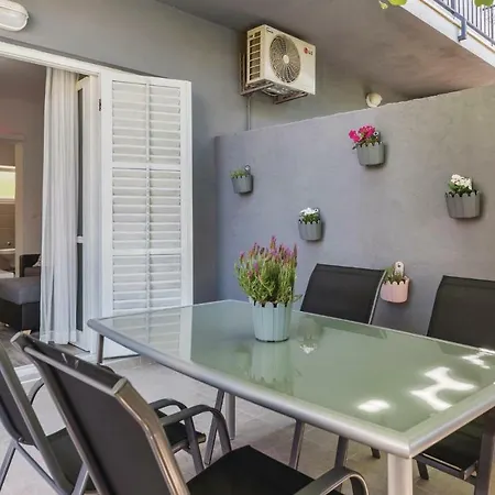 One-bedroom In דירה